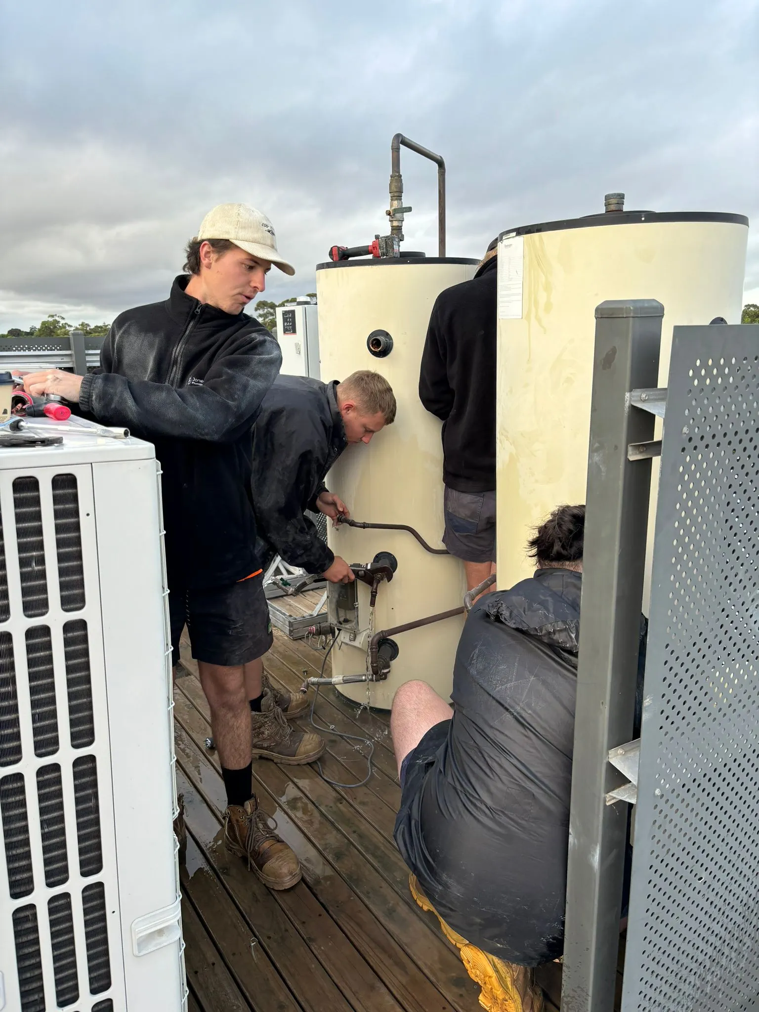 Joniec Plumbing Hot Water Sevice Team Fix